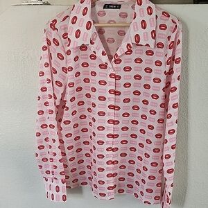 Blouse w Red Lip Print